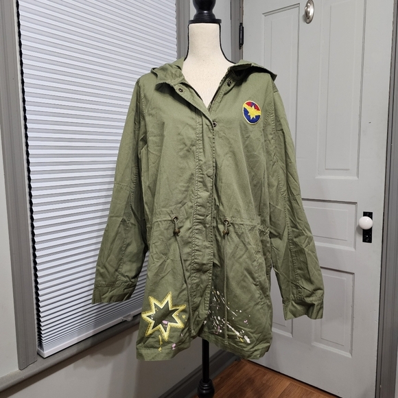 Her Universe Marvel Ms. Marvel Patch Girls Anorak Jacket - Picture 2 of 13